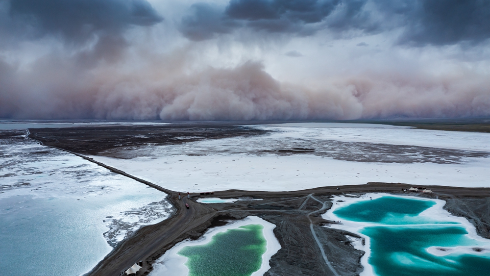 震撼！沙塵暴襲來(lái) 大片&ldquo;上映&rdquo;