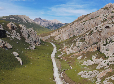 【&ldquo;飛閱&rdquo;中國(guó)】戳這里！領(lǐng)略秋日天峻溝的奇美壯麗