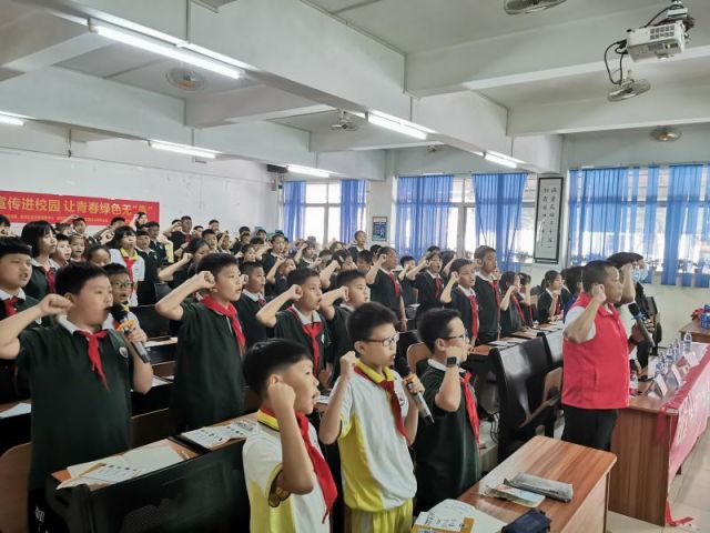 禁毒宣傳進(jìn)校園，讓青春綠色無毒 (2).jpg