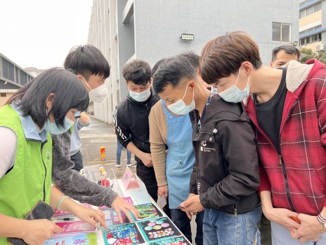 三鄉(xiāng)鎮(zhèn)開展“禁毒宣傳進工廠，平安無毒迎新春”宣傳活動照片1.JPG